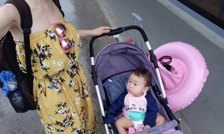 Mẹ bỉm sữa khiến chị em xuýt xoa vì dám đưa con 9 tháng tuổi đi du lịch Thái Lan