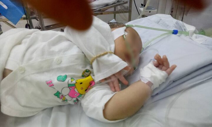 Cảnh báo: Con suy hô hấp nặng vì mẹ chủ quan không cho đi tái khám