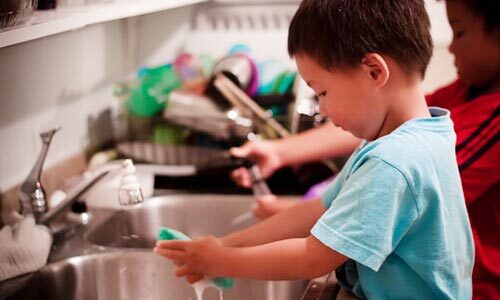 'Nếu mẹ không dạy con tiêu tiền đúng thì cuộc đời sẽ dạy con cách xài tiền sai'