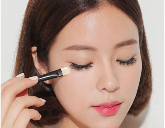 Mẹo trang điểm đi đám cưới giúp bạn lung linh 'vượt mặt' cả cô dâu