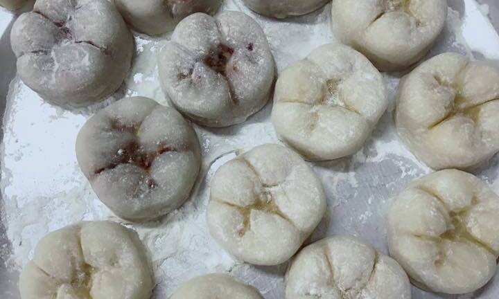 Cười nghiêng ngả với bánh trung thu hình răng cấm của bác sĩ nha khoa