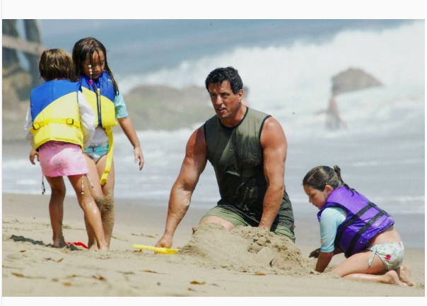 Cảnh các ông bố chăm con cực 'ngọt' khiến chị em nào cũng ao ước