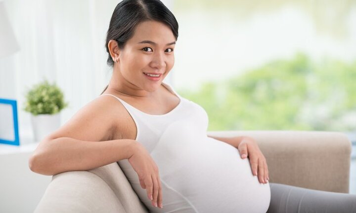 Mách mẹ bầu cách chăm sóc để tránh da khô, nứt nẻ xấu xí khi mùa đông