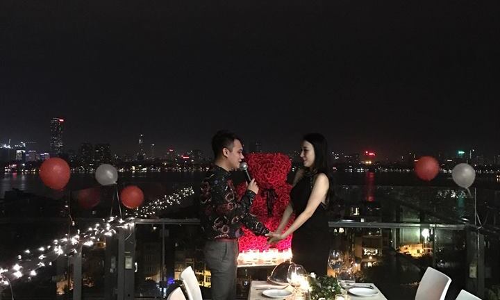 Khắc Việt 'bày trò' cầu hôn bạn gái DJ lãng mạn, hứa hẹn một đám cưới trong mơ