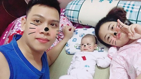 Clip thú vị: Bố hát Karaoke ru con ngủ 'chất' nhất quả đất