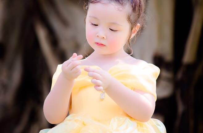 Đầu tuần ngắm công chúa nhỏ Cadie lấy năng lượng làm việc hăng say