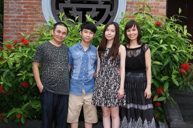Chuyện lạ đời 'bố vịt đẻ thiên nga' trong showbiz Việt