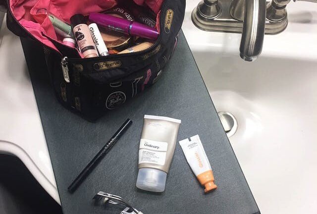 Mẹo biến phòng tắm nhỏ trở nên tiện nghi chỉ nhờ một chiếc thớt