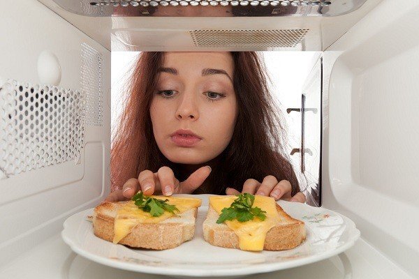 10 loại thực phẩm dù vội đến mấy cũng không được cho vào lò vi sóng