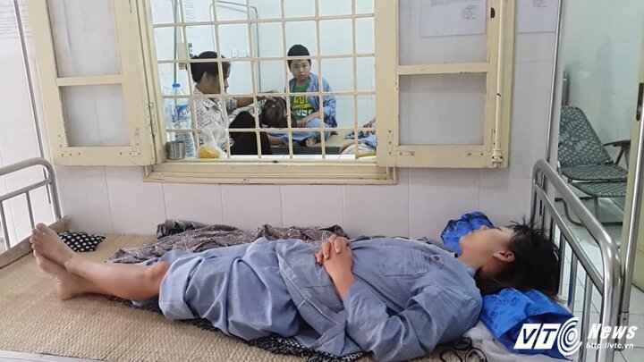 Bí thư Thành ủy Hà Nội :'Không tiếc kinh phí, làm việc thứ bảy, chủ nhật để dập dịch sốt xuất huyết'