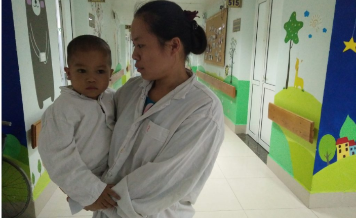 Nỗi ám ảnh của cậu bé 6 tuổi người dân tộc Sán Chí mắc bệnh Thalassemia