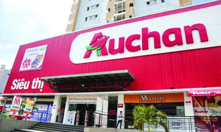 Siêu thị Auchan bị khách hàng 'tố' bán trứng có dòi
