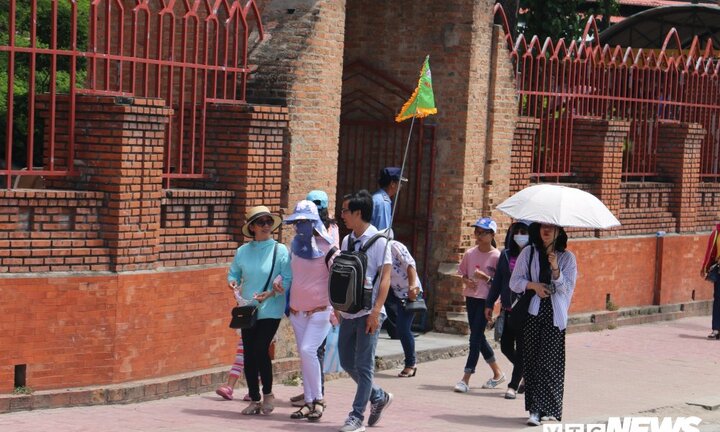 Hàng loạt người Trung Quốc lao động chui tại Nha Trang