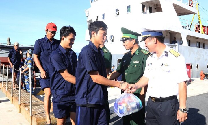 31 ngư dân gặp nạn khi đánh bắt cá ở Trường Sa vào bờ an toàn