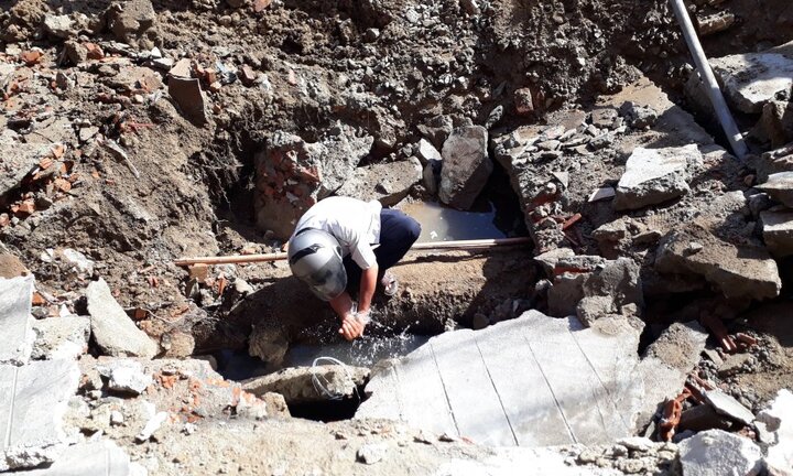 Ống nước vỡ, vỉa hè ở Nha Trang xuất hiện hố tử thần rộng 20m2