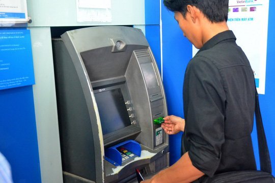 Đồng loạt tăng phí rút tiền ATM: Xem xét dấu hiệu vi phạm