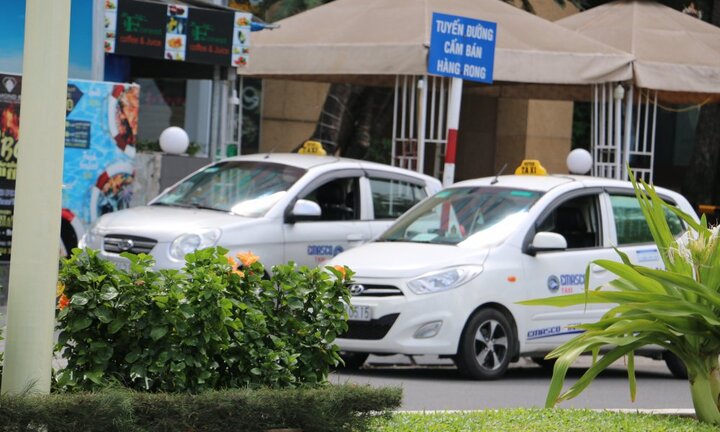 Đi taxi 2km, khách Hàn Quốc bị tài xế đòi thu 200.000 đồng