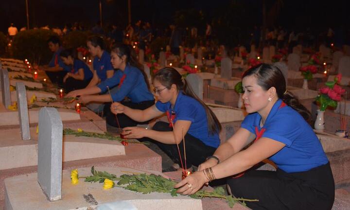 2.000 đoàn viên, thanh niên Đắk Lắk thắp nến tri ân các anh hùng liệt sĩ