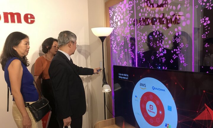 Thiết bị điện thông minh có thể chiếu sáng 16 triệu màu