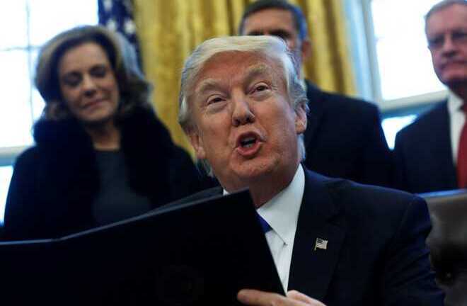 Tổng thống Donald Trump không cấm người từ các nước từng có quan hệ làm ăn