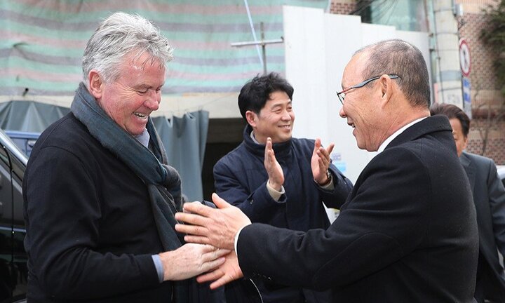 Guus Hiddink chúc mừng thành công của HLV Park Hang Seo