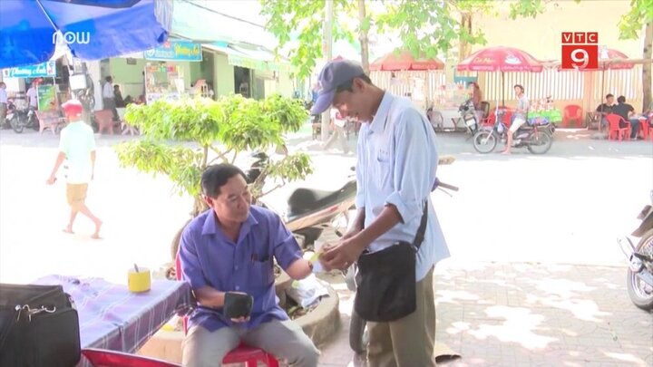 Khâm phục người bán vé số nghèo thi đậu công chức ở Sóc Trăng