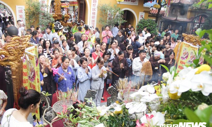 Hàng nghìn người dự đại lễ Phật đản 2018