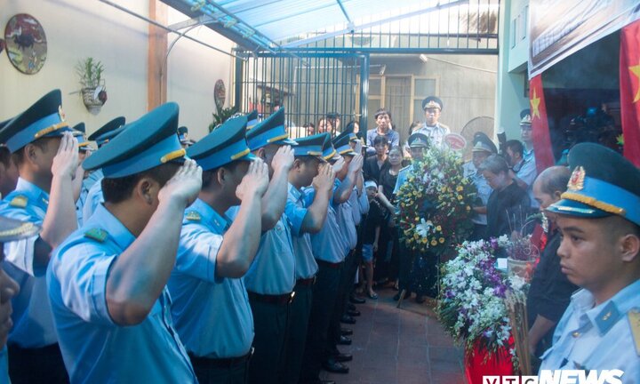 Ảnh: Xúc động lễ viếng phi công Khuất Mạnh Trí tại quê nhà Sơn Tây