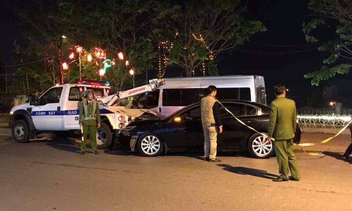 Tài xế say rượu đâm vào CSGT đang làm nhiệm vụ khiến một chiến sĩ bị thương