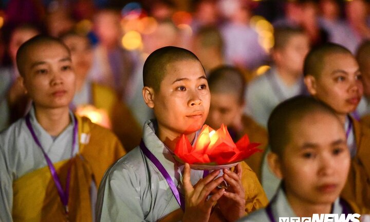 Ảnh: Lễ hội Hoa đăng cầu quốc thái dân an Đại lễ Phật đản 2019