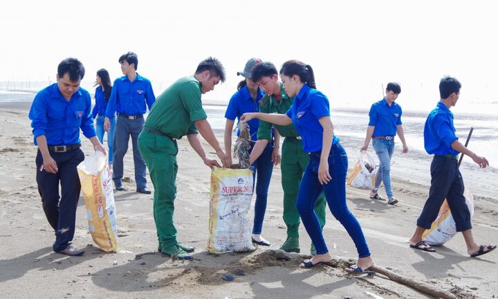 Hơn 100.000 người tham gia chiến dịch 'Hãy làm sạch biển'