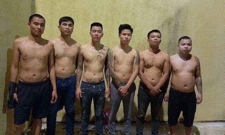 30 côn đồ nổ súng bắn nhau gây náo loạn Hòa Bình, 6 kẻ bị bắt giữ