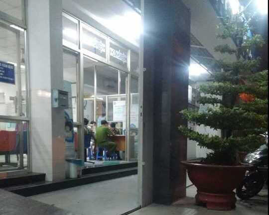 Nhóm côn đồ vác mã tấu xông vào bệnh viện chém gục hai người