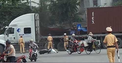 Video: Tài xế cắn tay CSGT ở Hải Dương, 'giang hồ đất Mỏ' nổ súng sau cuộc nhậu