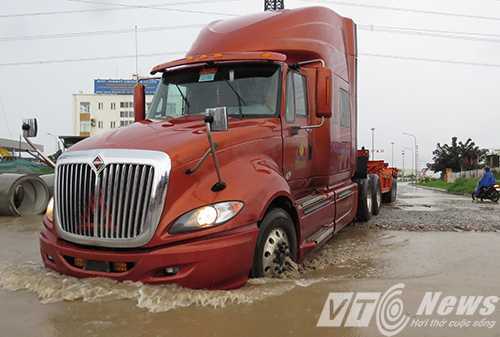 Con đường cát bụi ở Hải Phòng: Tử thần rình rập 'nuốt chửng' người sau trận mưa lớn