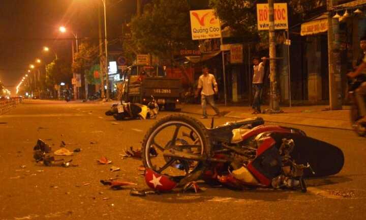 Ô tô đâm chết người rồi chạy trốn khỏi hiện trường