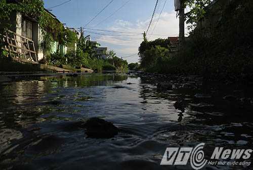 Dự án khởi công, 'đánh đắm' cả khu dân cư trong mưa ngập hôi thối