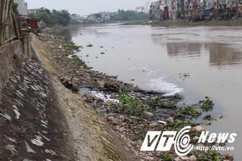 Nhà máy giấy gây ô nhiễm sông Lạch Tray bị phạt 400 triệu đồng, dừng sản xuất