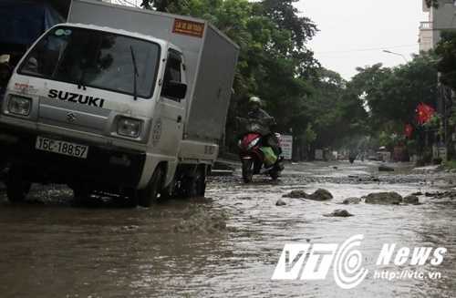 Ảnh: Tận thấy con đường 'tử thần' giữa trung tâm huyện ở Hải Phòng