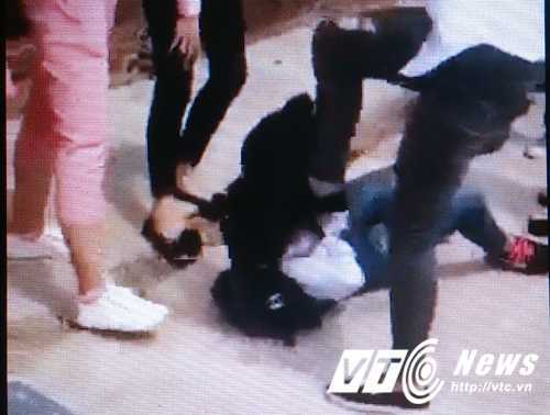 Bức xúc với clip nữ sinh bị đánh hội đồng dã man tại Thái Bình