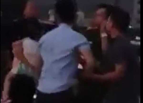 Một cán bộ cấp sở bị bảo vệ đánh nhập viện tại hội chợ triển lãm