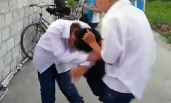 Nhóm học sinh đánh đập, tiểu tiện trước mặt bạn ở Hải Dương khiến dư luận bức xúc