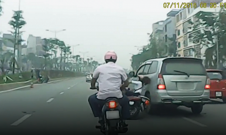 Xe ô tô tông ngã cô gái rồi bỏ chạy có phải ở Thái Bình?
