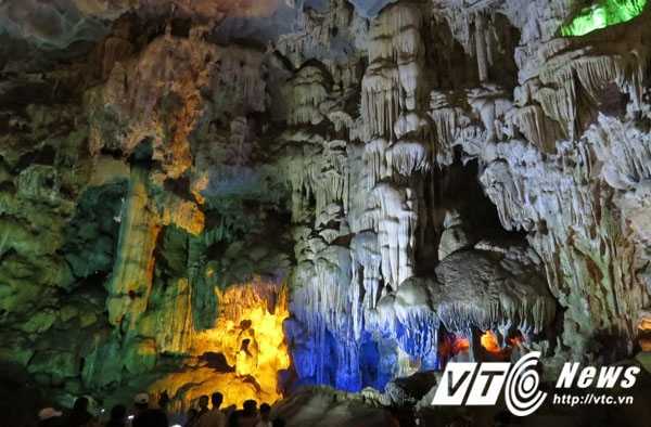 Thực hư việc măng nhũ đá trong hang động Vịnh Hạ Long bị đập phá