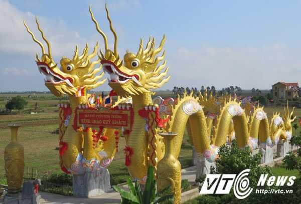 Ảnh: Đôi rồng vàng hoành tráng trước bản phủ ở Thái Bình