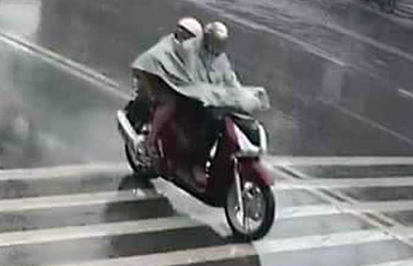 Người phụ nữ chở con chết trên quốc lộ: Kẻ mạo danh viết đơn khiếu nại khai gì?