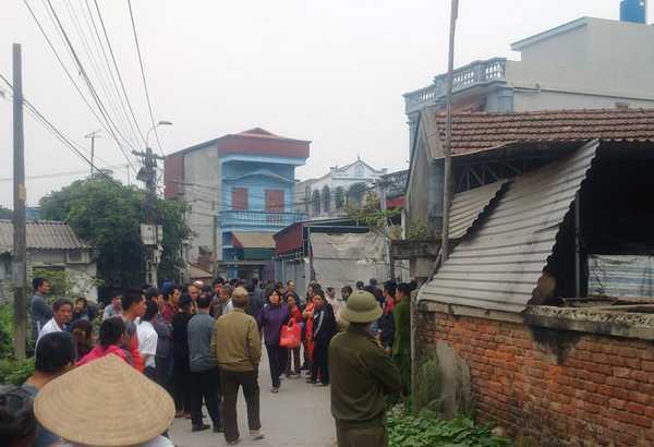 Cháu bé 9 tuổi chết trên giường với vết chém trên đầu