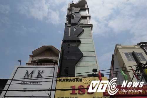 Đột kích 'động lắc' lúc nửa đêm, bắt hàng chục dân chơi đang ‘bay’