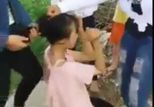 Thiếu nữ Hải Phòng đánh hội đồng, cắt áo bạn gây phẫn nộ: Thông tin mới nhất