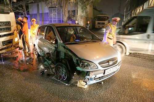 Tài xế uống bia rượu, lái xe hết hạn đăng kiểm tông xe bồn